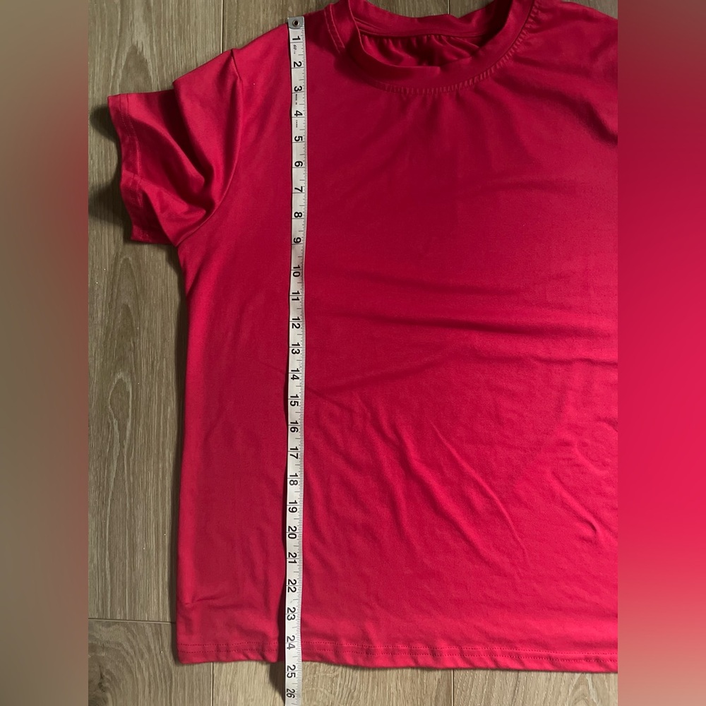 Red Crewneck Short Sleeve Tshirt EUC - Picture 5 of 7
